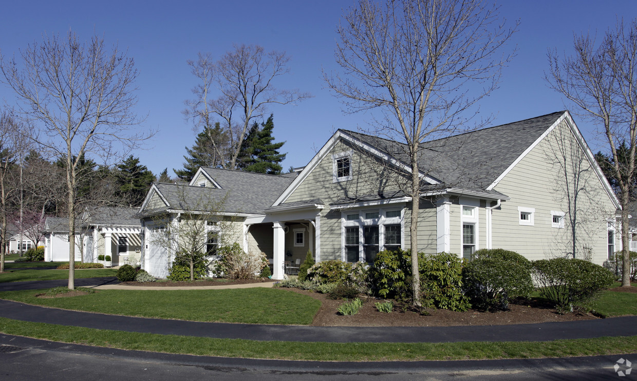 Building Photo - The Village at Duxbury