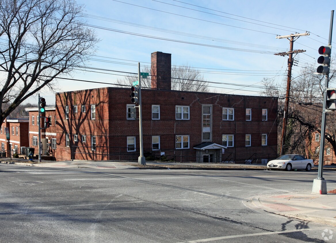 Primary Photo - 3945 4th St SE
