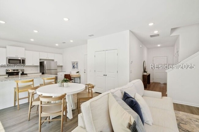 Building Photo - 106 Mainland Lakes Dr