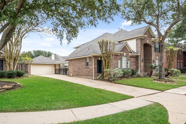 Foto del edificio - 5622 Lake Pl Dr