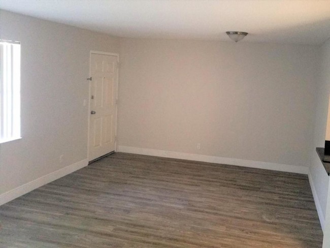 Building Photo - 537 S Sequoia Drive 413