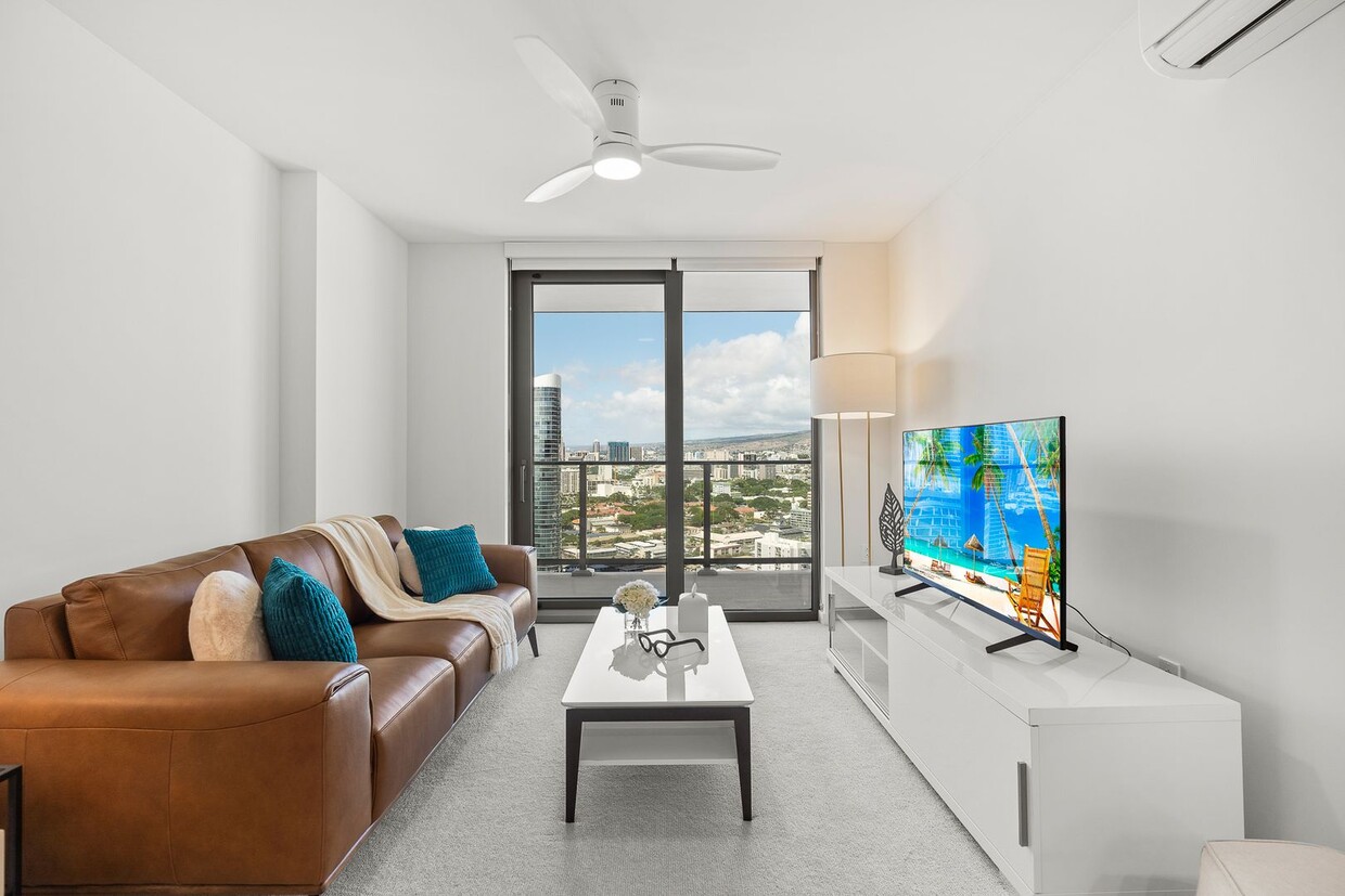 Foto principal - Fully furnished 1-bed, 1-bath, 1-parking a...