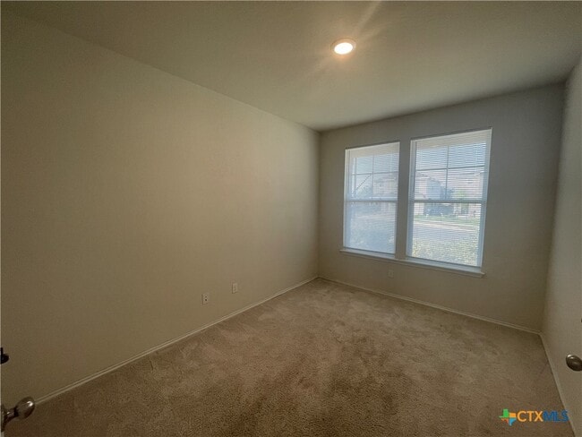 Building Photo - 457 Lynwood Gold