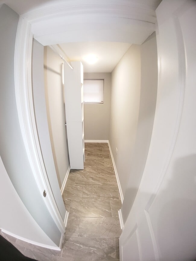 Building Photo - 5134 W Henderson St