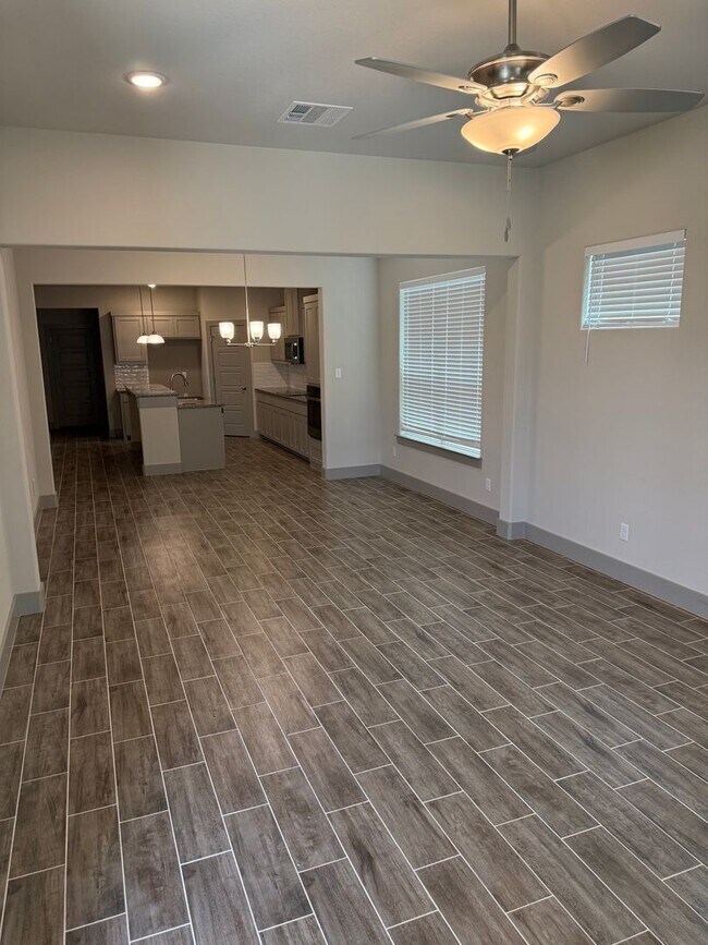 Foto del edificio - 3/2/2 Open concept and conveniently located for commuters