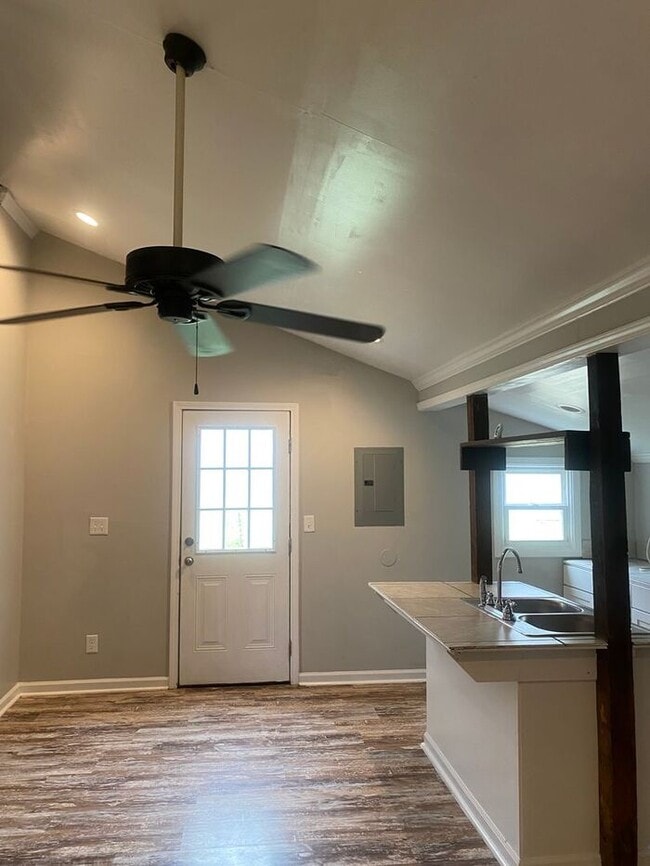 Building Photo - 2 BR / 1 BA Available for Rent in Concord,...