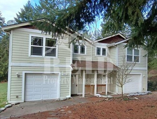 Freshly Painted Duplex in the Heart of Silverdale - Freshly Painted Duplex in the Heart of Silverdale House