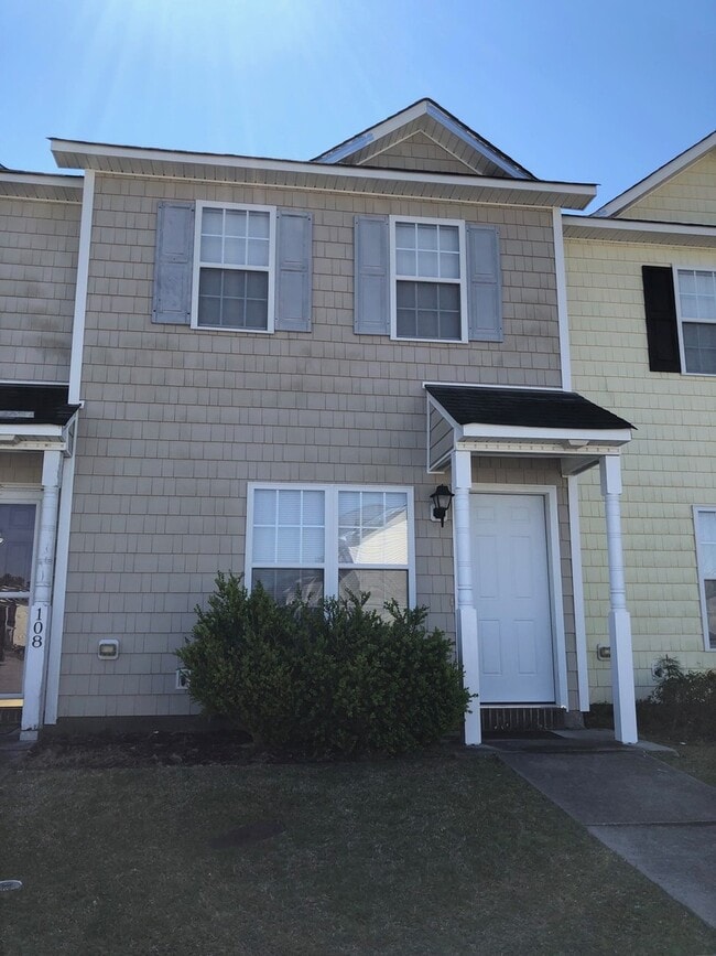 Building Photo - 106 Streamwood Dr