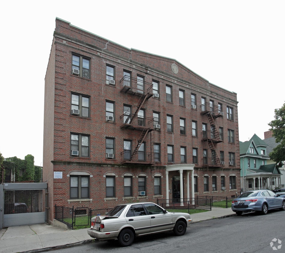 Building Photo - 650 E 29th St