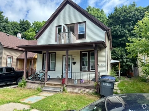 Building Photo - 912 St James Ct