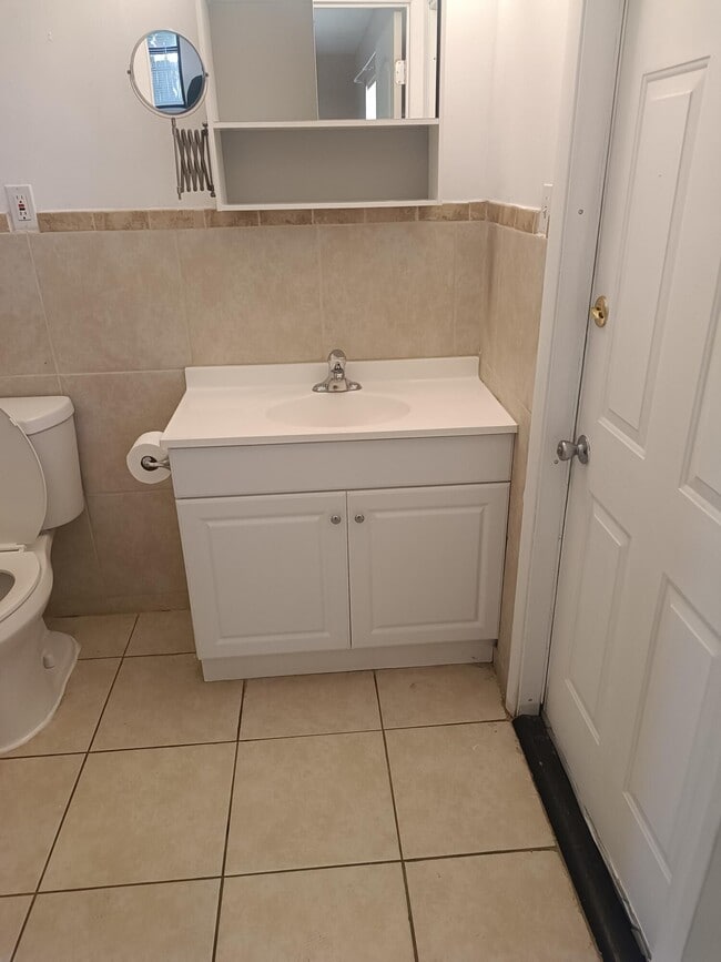 Building Photo - 410 S Tropical Trail