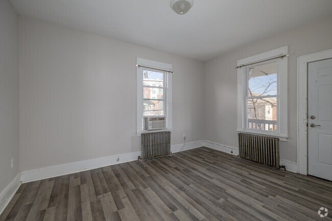 3 habitaciones, 1 baño - 677 pies cuadrados - Dormitorio principal - 11 Courtland St