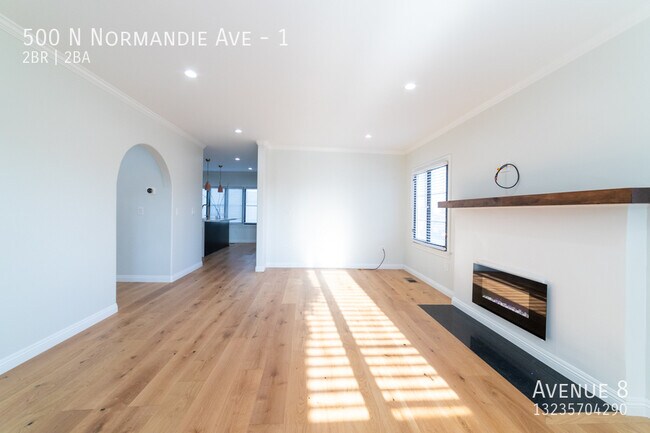 Building Photo - Tailor-Made Tranquility: 2 Bed, 2 Bath Oas...