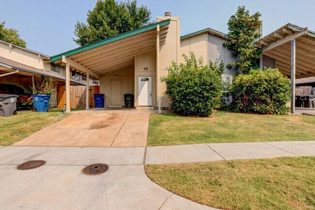Building Photo - 3 Bed | 2 Bath in East Tulsa!