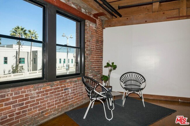 Building Photo - 900 1st St
