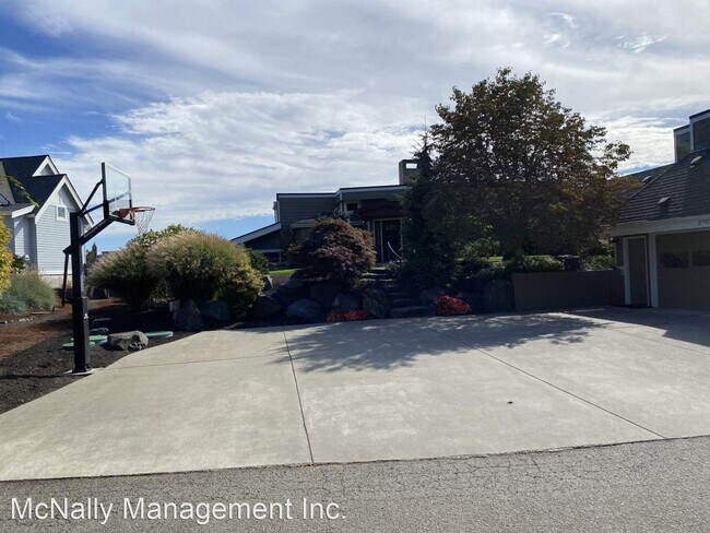 Foto del edificio - 4 br, 2.5 bath House - 2707 Moorelands Dr. NW