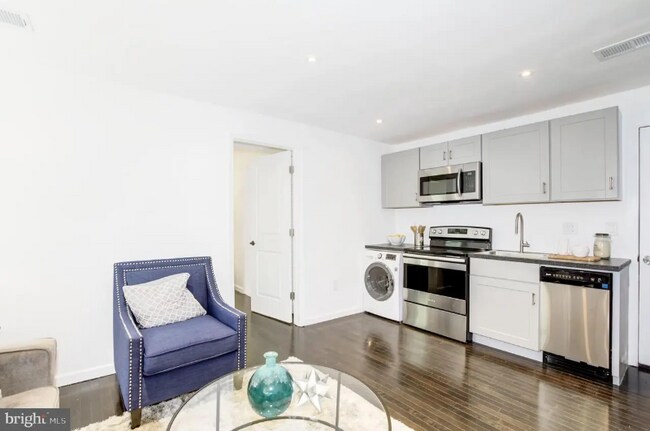 Foto del edificio - 3504 13th St NW