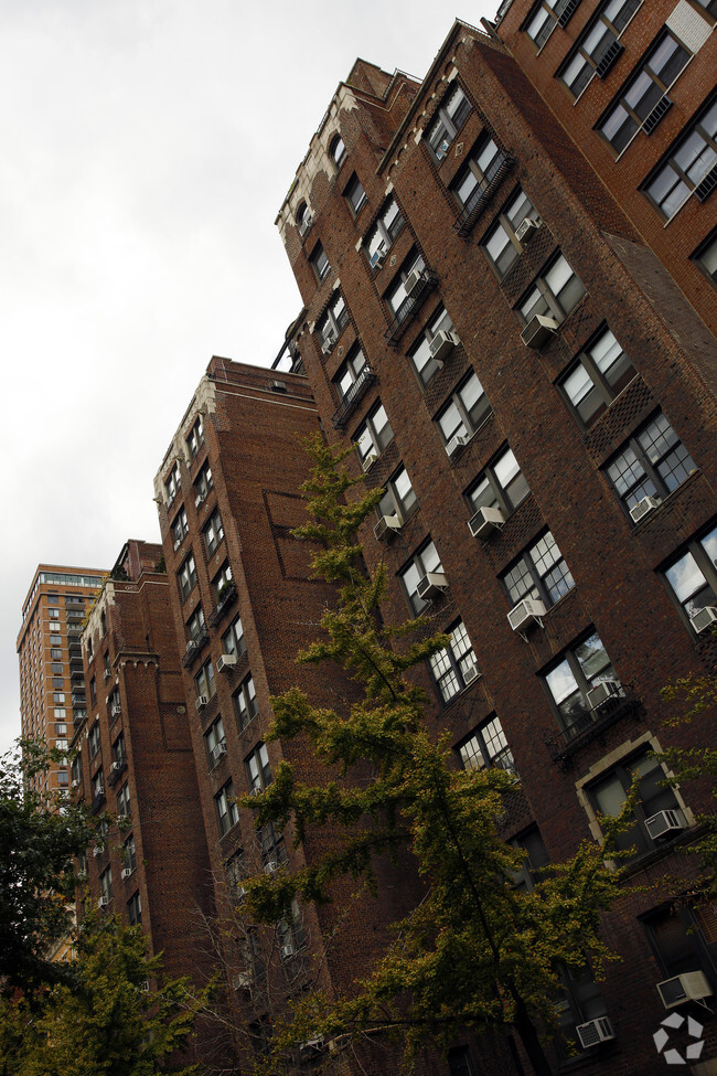 Building Photo - Sutton Place