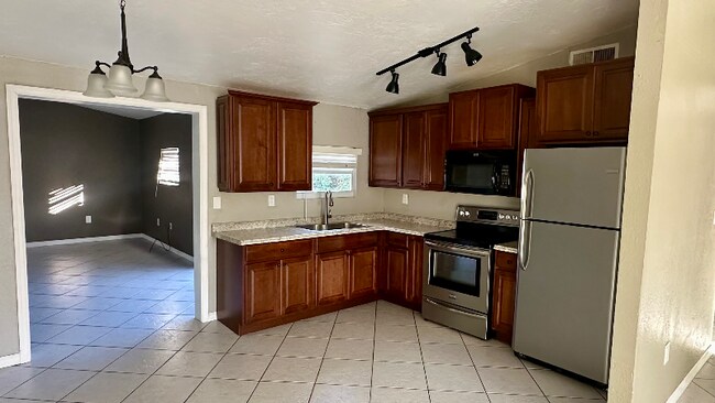 Foto del edificio - 1218 Sultana St