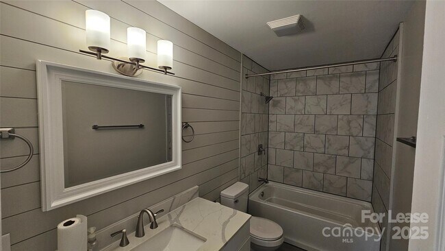Foto del edificio - 906 E Catawba St