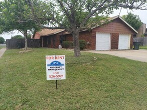 Building Photo - 2224 Spicewood Dr
