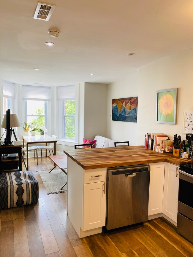 Butcher block peninsula - 602 M St NW