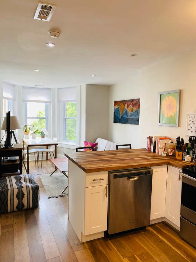 Butcher block peninsula - 602 M St NW