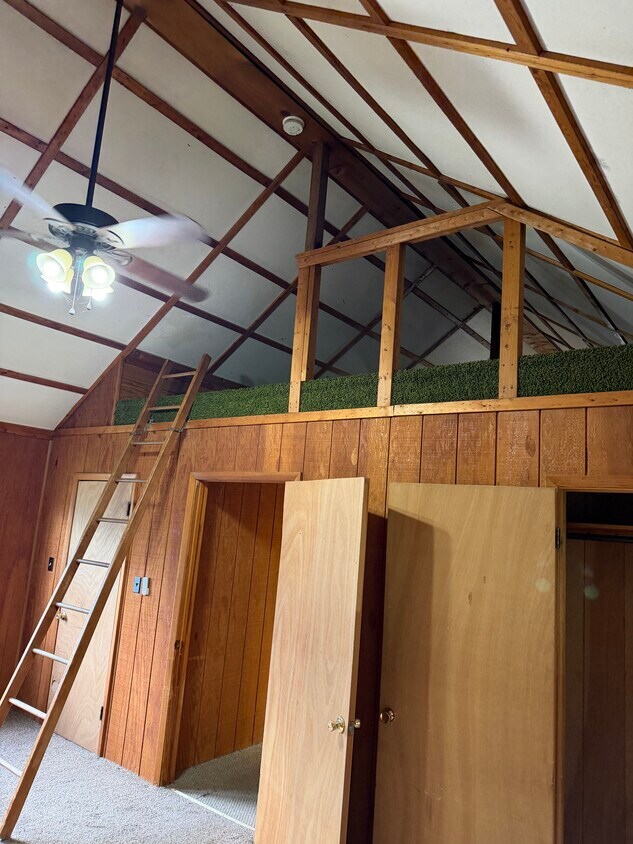 Foto del edificio - 729 Powell Ave