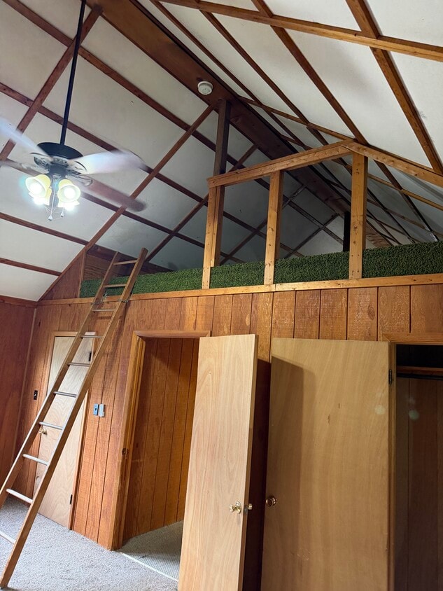 Building Photo - 729 Powell Ave