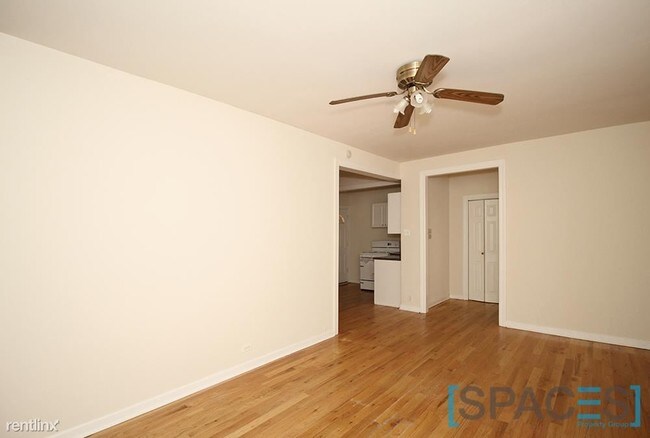 Foto del edificio - 3720 N Pine Grove Ave