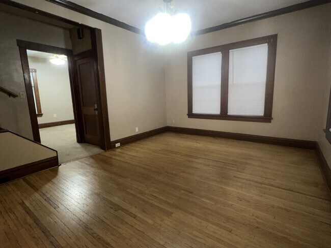 Building Photo - 303 Valeria St