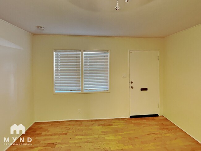 Foto del edificio - 14 Garrison Dr