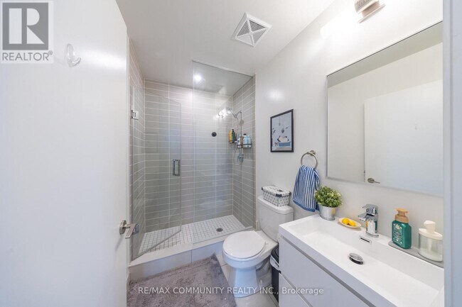 Photo du bâtiment - 8119 Birchmount Rd