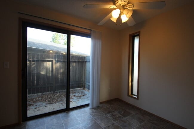 Foto del edificio - 3107 NE Whitman Ave