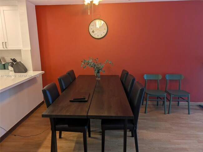 Foto del edificio - 9621 SW 77th Ave