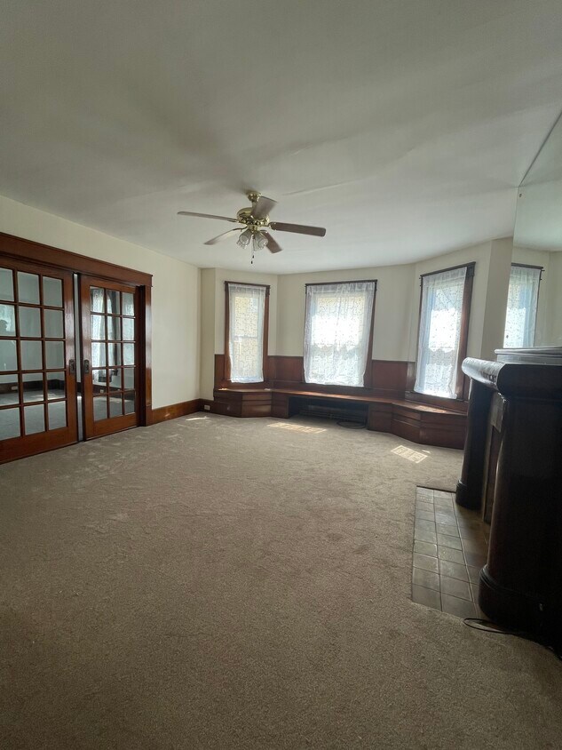 Living room - 377 Lawson Ave