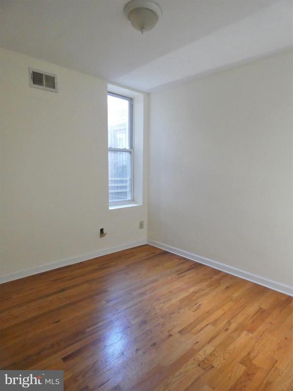 Building Photo - 4405 Chestnut St