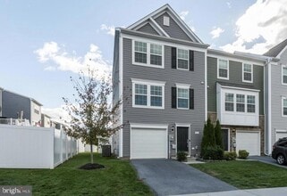 Building Photo - 577 Thumper Dr