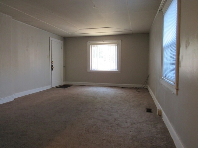 Building Photo - 319 W Elm St