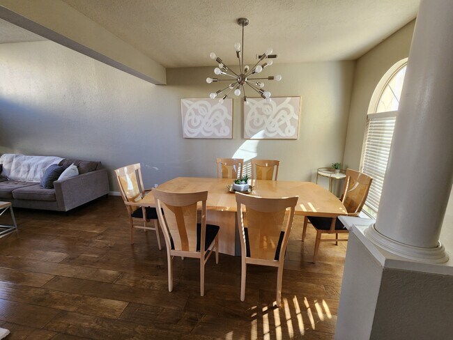 Foto del edificio - 6216 Academy Ridge Dr NE