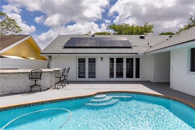 Foto del edificio - 2400 NW 103rd Ave