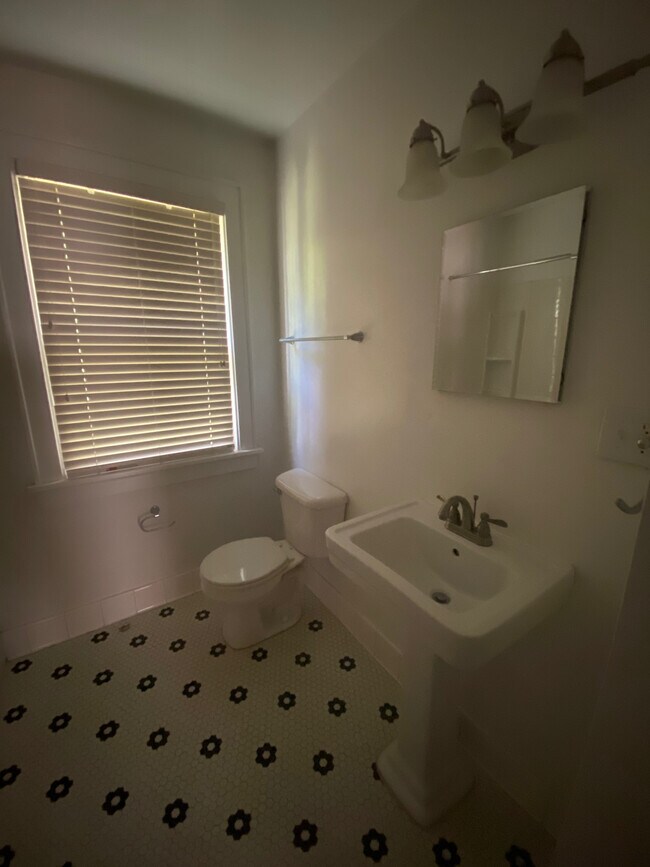 Foto del edificio - 1915 Vineyard St