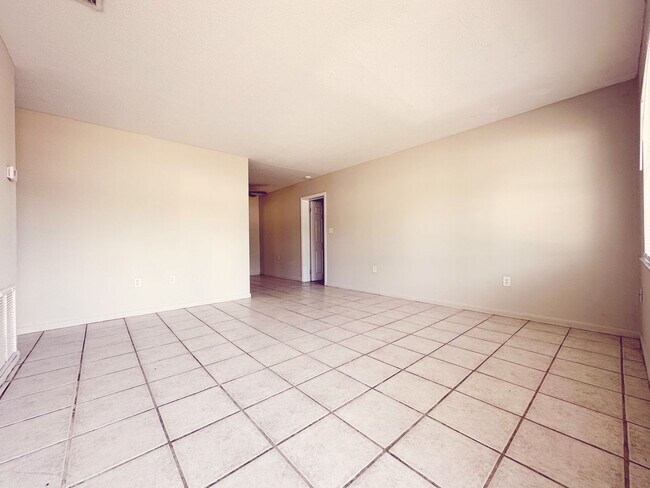 Foto del edificio - Ready Immediately, 3/1 Pool home, centrall...
