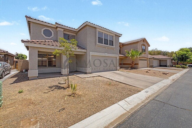 Building Photo - 2232 E Spruce Dr