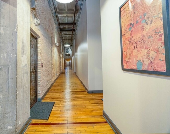Building Photo - 2545 S Dearborn St