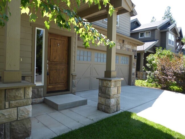 Building Photo - 61150 Snowbrush Dr