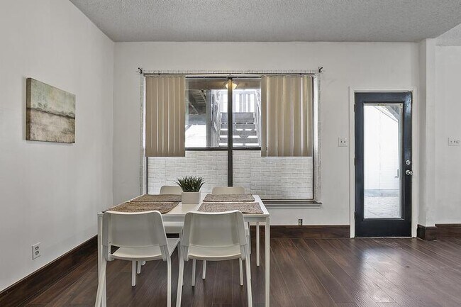 Foto del edificio - 2216 Brookhaven Dr