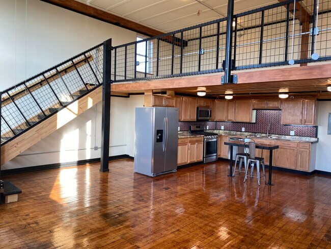 Building Photo - 691 Trump St