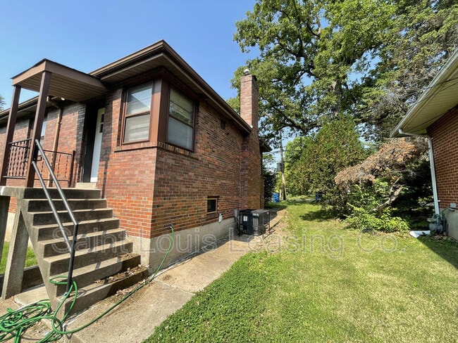 Building Photo - 550 N Elizabeth Ave