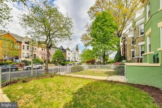 Building Photo - 137 R St NE